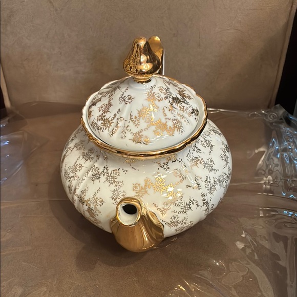 Bavaria Fash Elegant Gold and White Teapot - Picture 4 of 11